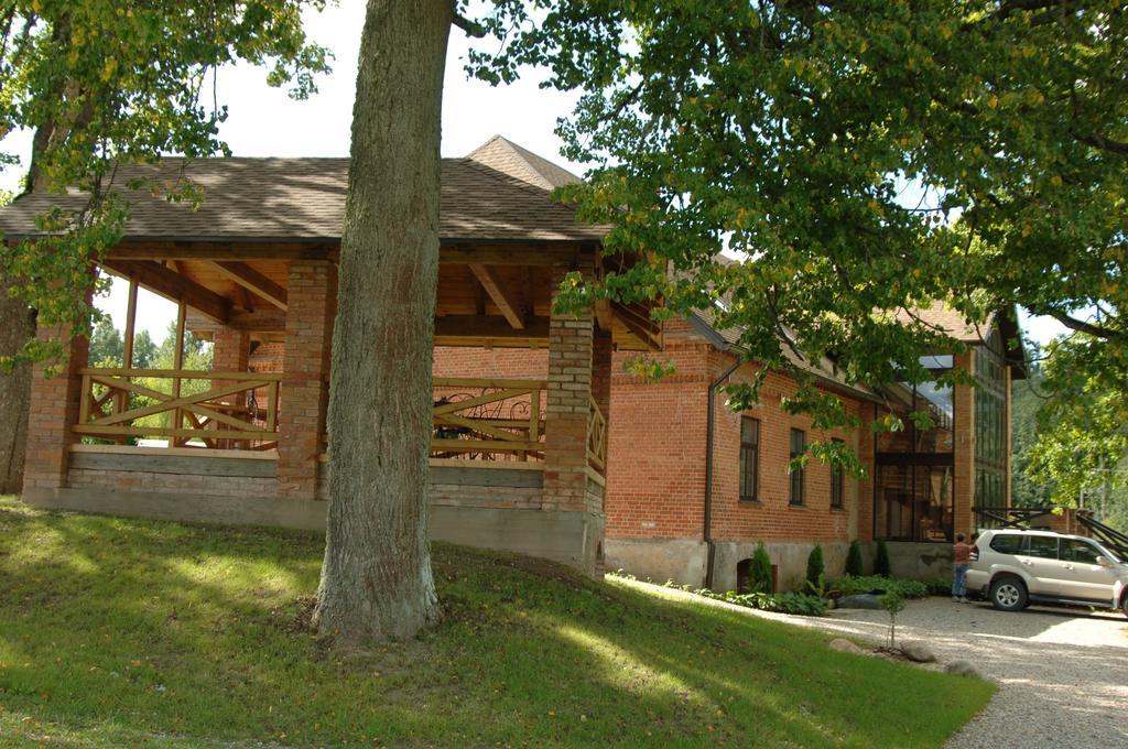 Hotel Viesu Nams Mezvidi Talsi Esterno foto