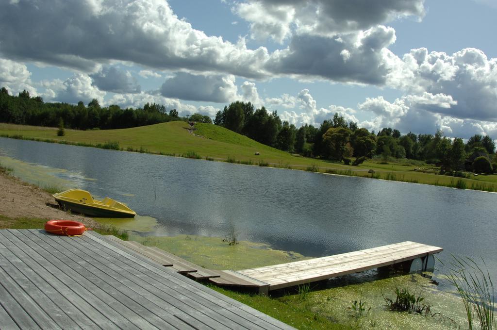 Hotel Viesu Nams Mezvidi Talsi Esterno foto